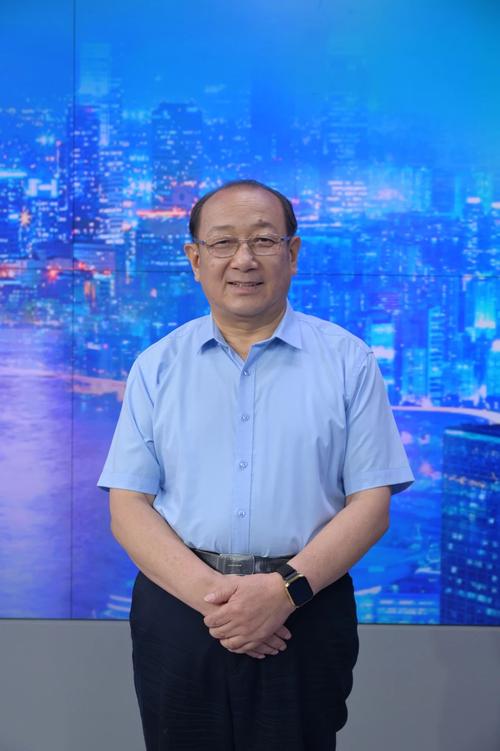 央视著名主持人朱迅专访青岛恒星科技学院陈昌金董事长